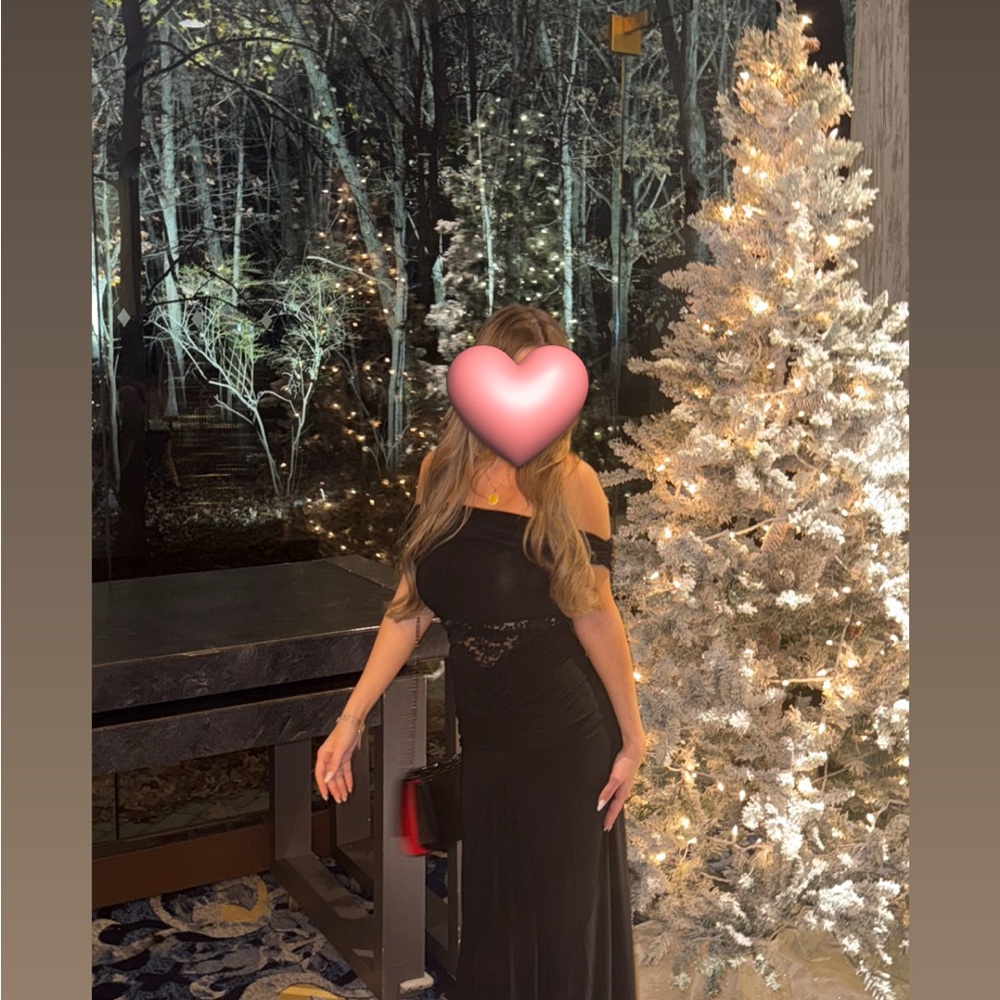Windsor Black Off-Shoulder Maxi Dress
